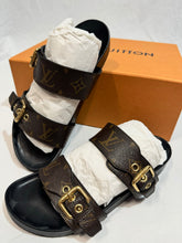 Load image into Gallery viewer, Louis Vuitton monogram Sandals
