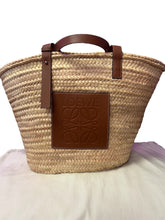 Load image into Gallery viewer, Loewe basket tote palm leaf
