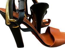 Load image into Gallery viewer, Gucci Brown Heels
