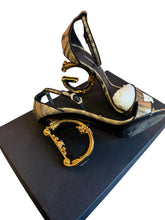 Load image into Gallery viewer, Dolce &amp; Gabbana Black/Gold Heels
