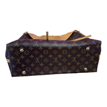 Load image into Gallery viewer, Louis Vuitton Carry All MM
