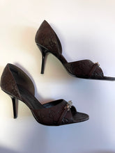 Load image into Gallery viewer, Gucci brown heels
