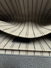 Load image into Gallery viewer, Louis Vuitton Black Metis Pochette
