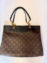 Load image into Gallery viewer, Louis Vuitton Pallas Shopping Tote
