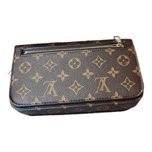 Load image into Gallery viewer, Louis Vuitton small pochette metis
