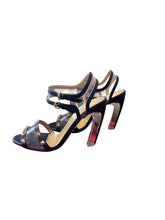 Load image into Gallery viewer, Valentino Black Heels Ruckstud
