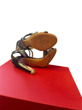 Load image into Gallery viewer, Valentino Black Heels Ruckstud
