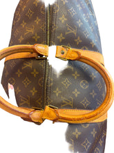 Load image into Gallery viewer, Louis Vuitton Monogram Keepall travel bag

