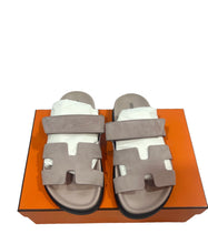 Load image into Gallery viewer, Hermes Chypre Rose Pale Sandals
