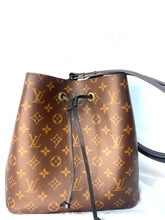 Load image into Gallery viewer, Louis Vuitton NeoNoe Handbag
