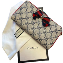 Load image into Gallery viewer, Gucci Gg Wallet
