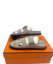 Load image into Gallery viewer, Hermes Chypre Rose Pale Sandals
