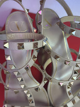 Load image into Gallery viewer, Valentino Garavani Heels
