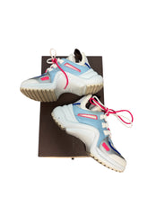 Load image into Gallery viewer, Louis Vuitton Archlight Sneakers
