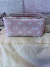Load image into Gallery viewer, Louis Vuitton Clear Beach Pouch
