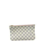 Load image into Gallery viewer, Louis Vuitton Damier pochette

