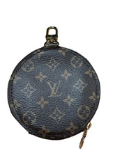 Load image into Gallery viewer, Louis Vuitton Coin Purse/ Accessories
