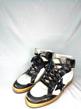 Load image into Gallery viewer, Golden Goose Men’s Sneakers
