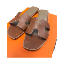 Load image into Gallery viewer, HERMES Oran Brown Sandals
