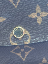Load image into Gallery viewer, Louis Vuitton wallet
