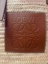 Load image into Gallery viewer, Loewe basket tote palm leaf
