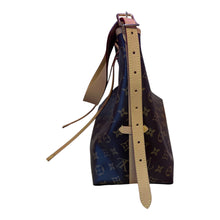 Load image into Gallery viewer, Louis Vuitton Carry All MM

