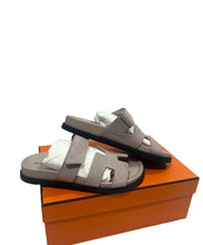 Load image into Gallery viewer, Hermes Chypre Rose Pale Sandals
