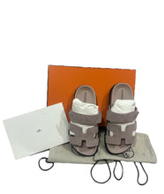 Load image into Gallery viewer, Hermes Chypre Rose Pale Sandals
