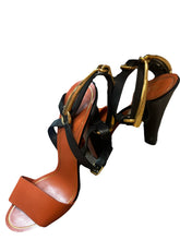 Load image into Gallery viewer, Gucci Brown Heels
