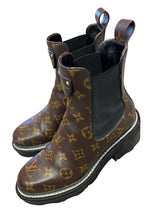 Load image into Gallery viewer, LV Monogram Woman Boots
