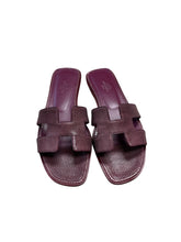 Load image into Gallery viewer, Hermes Oran Sandals Lizard Purple
