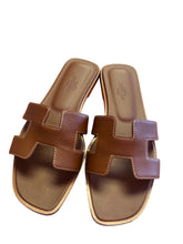 Load image into Gallery viewer, Hermes Sandals Brown
