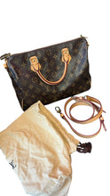 Load image into Gallery viewer, Louis Vuitton Bandouliere 30
