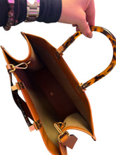 Load image into Gallery viewer, Fendi Sunshine Medium leather
