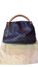 Load image into Gallery viewer, Louis Vuitton Artsy Monogram
