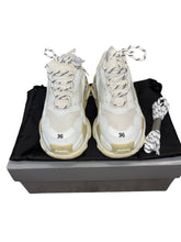Load image into Gallery viewer, Balenciaga White Sneakers
