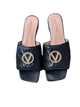 Load image into Gallery viewer, Valentino Sandals Clavel Black
