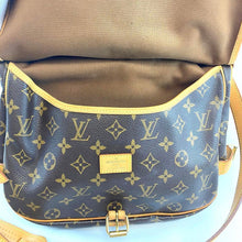 Load image into Gallery viewer, Louis Vuitton Saumur 30
