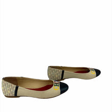 Load image into Gallery viewer, Carolina Herrera Flats
