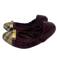 Load image into Gallery viewer, Burberry Flats wine
