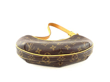 Load image into Gallery viewer, Louis Vuitton croissant pm
