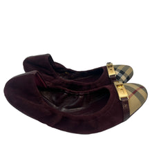 Load image into Gallery viewer, Burberry Flats wine
