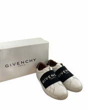 Load image into Gallery viewer, Givenchy Sneakers
