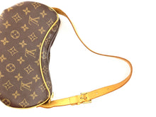 Load image into Gallery viewer, Louis Vuitton croissant pm
