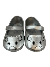 Load image into Gallery viewer, Marc Jacob’s Sliver Crib Shoes
