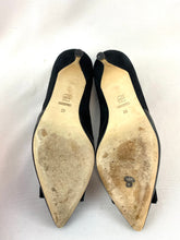 Load image into Gallery viewer, Carolina Herrera Black Pumps
