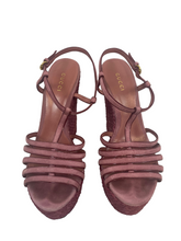 Load image into Gallery viewer, Gucci Pink Heels
