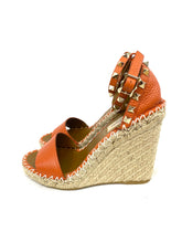 Load image into Gallery viewer, Valentino Garavani Rockstud Wedges Orange
