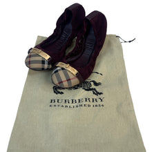 Load image into Gallery viewer, Burberry Flats wine
