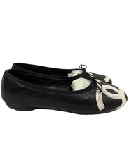 Load image into Gallery viewer, Chanel Black and White Ballerina Flats
